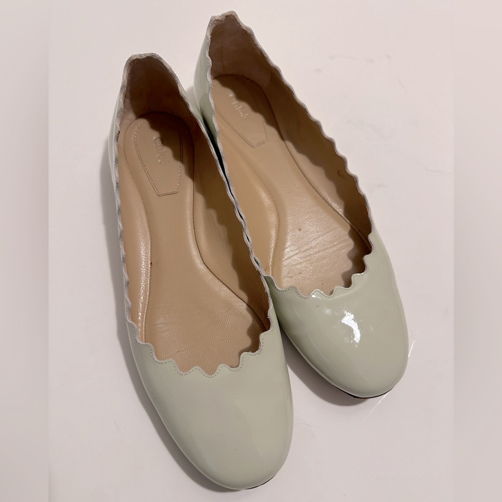 Chloe Scalloped Patent Leather Cream Flats Size 37 (6.5)